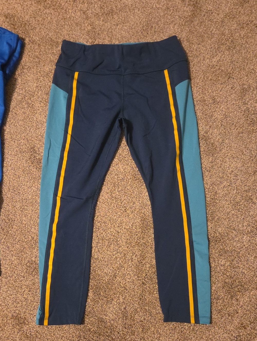 4 Pair Of Leggings Size Large - Picture 4 of 9